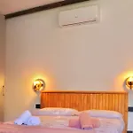 Lakefront 1br Garden Access تْشيما