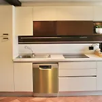 Lakefront 1br Garden Access شقة