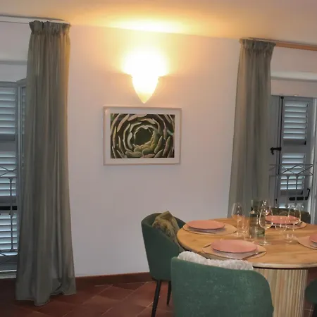 Lakefront 1br Garden Access شقة *